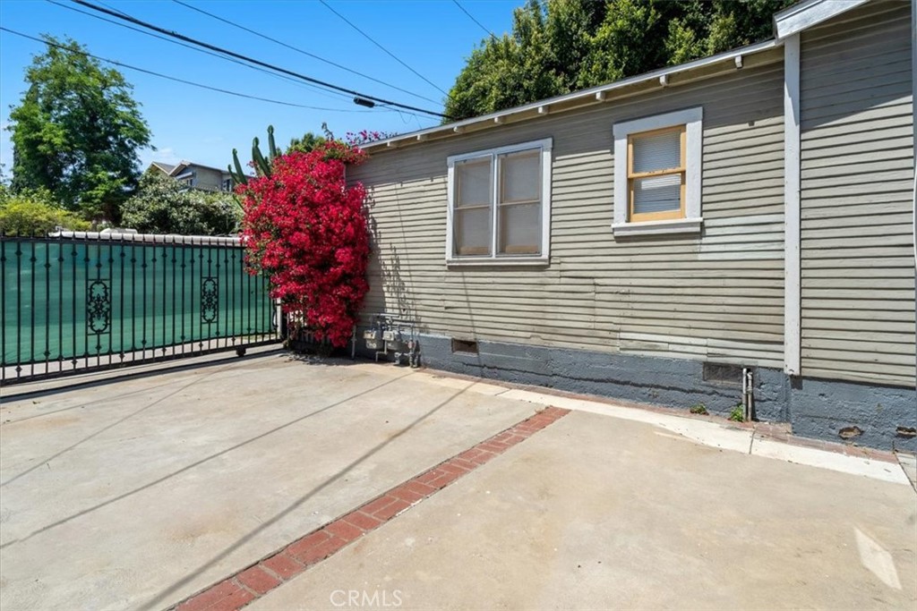 602 Douglas Street Property Photo 4
