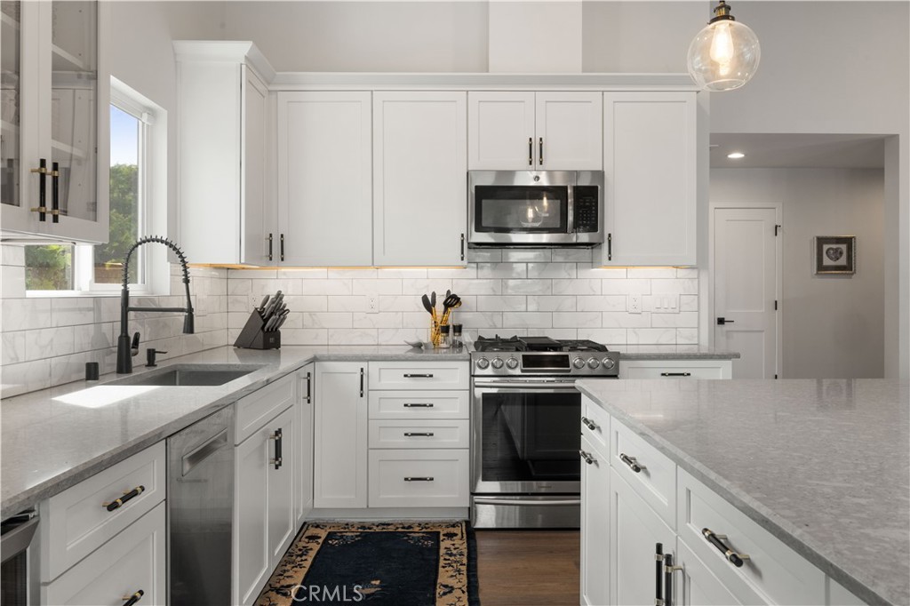 2049 Monrovia Property Photo 8
