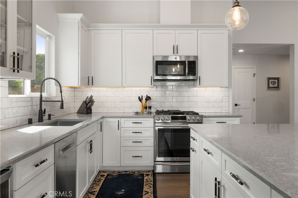 2049 Monrovia Property Photo 10