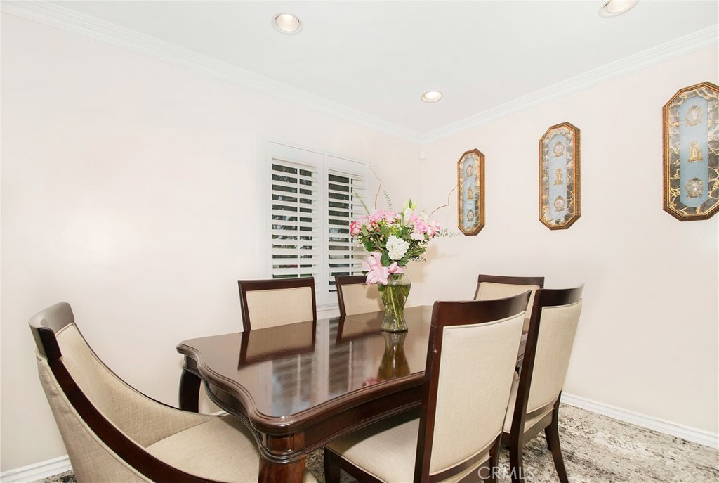 1007 S Cedar Avenue Property Photo 4