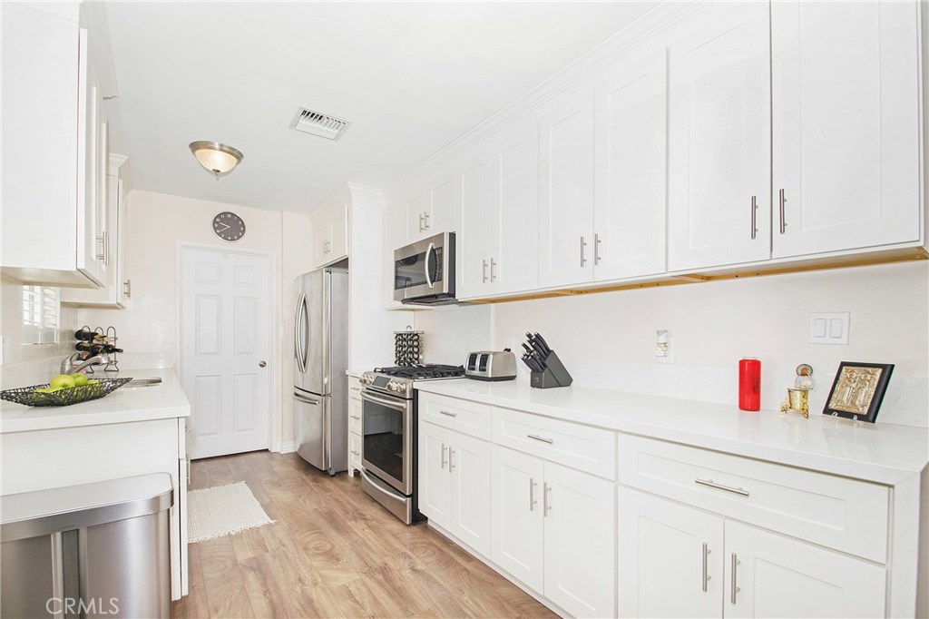 1007 S Cedar Avenue Property Photo 6