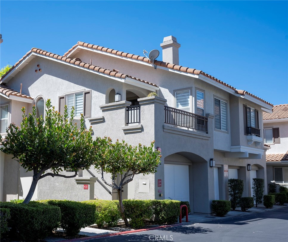210 California Court Property Photo 1