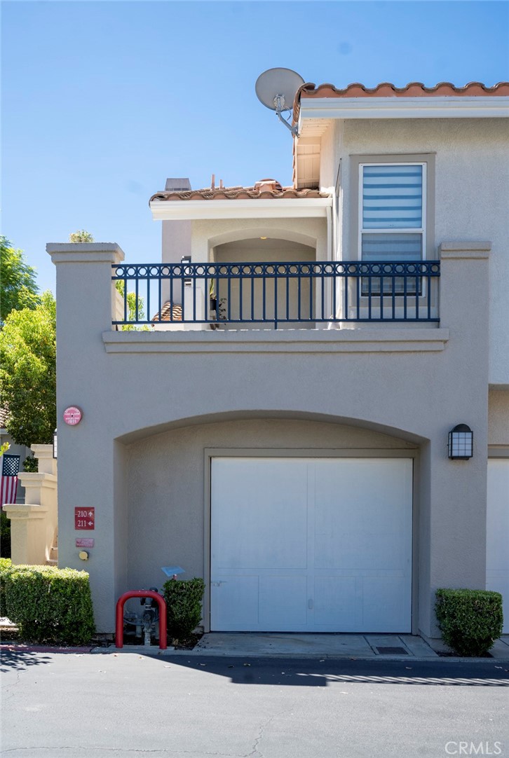 210 California Court Property Photo 2