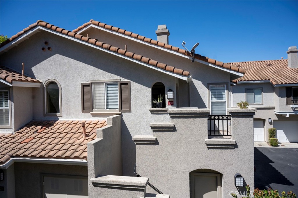 210 California Court Property Photo 4