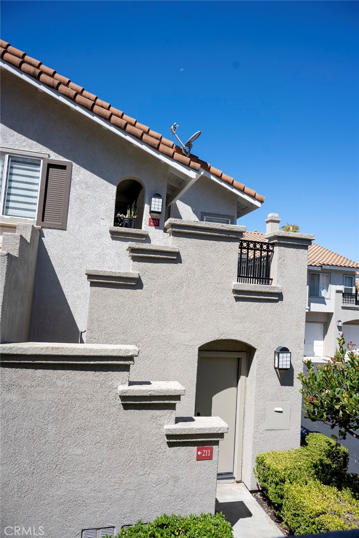 210 California Court Property Photo 5
