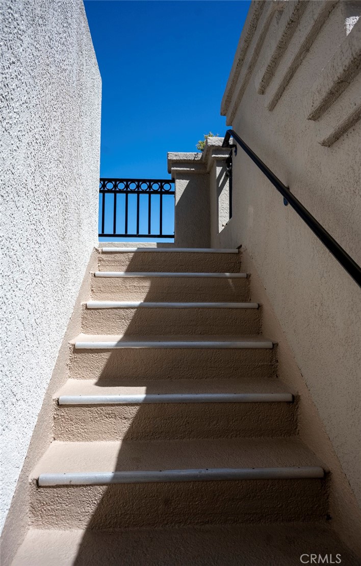 210 California Court Property Photo 7