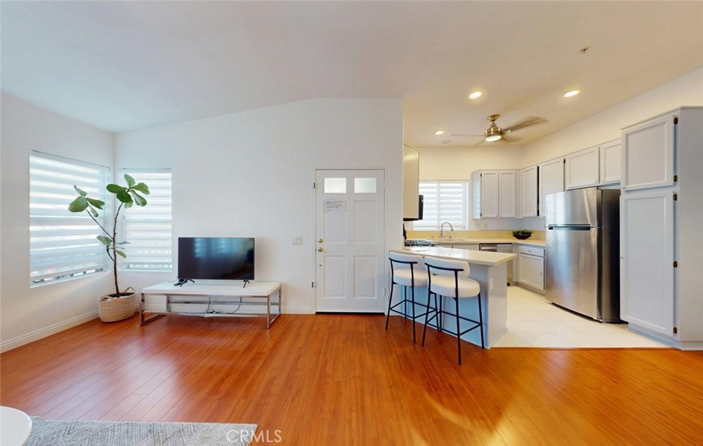 210 California Court Property Photo 8