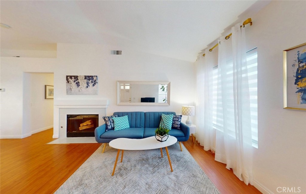 210 California Court Property Photo 10