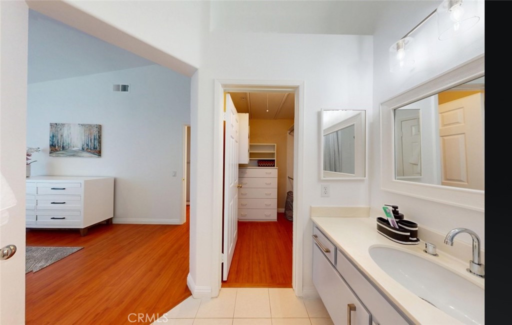 210 California Court Property Photo 24