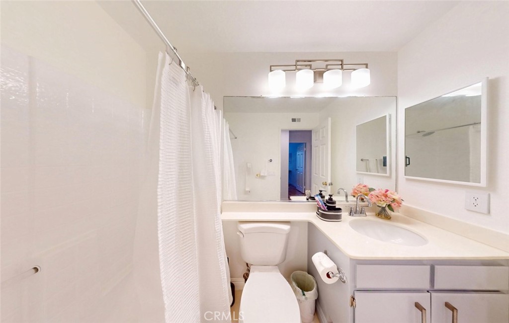 210 California Court Property Photo 27