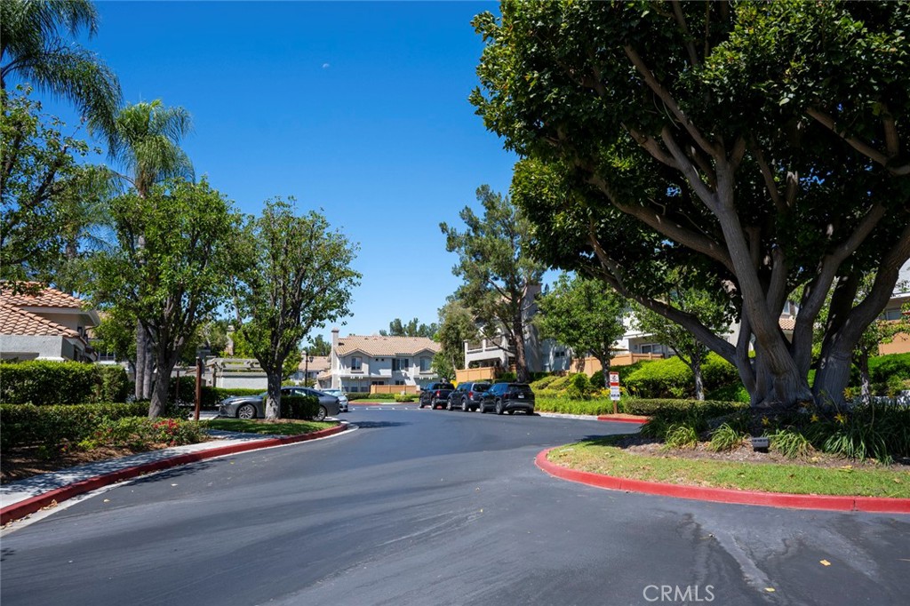 210 California Court Property Photo 32