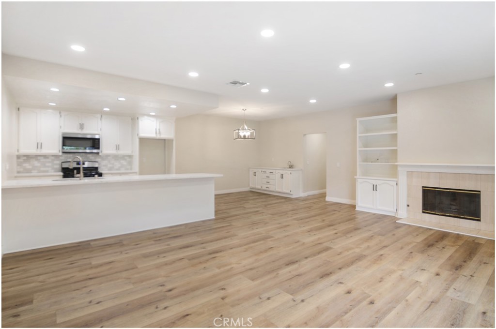 17200 Newhope Property Photo 1