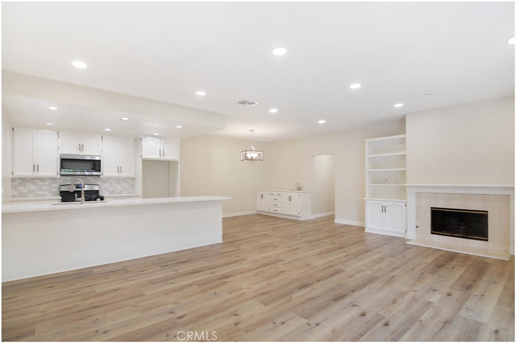 17200 Newhope Property Photo 2