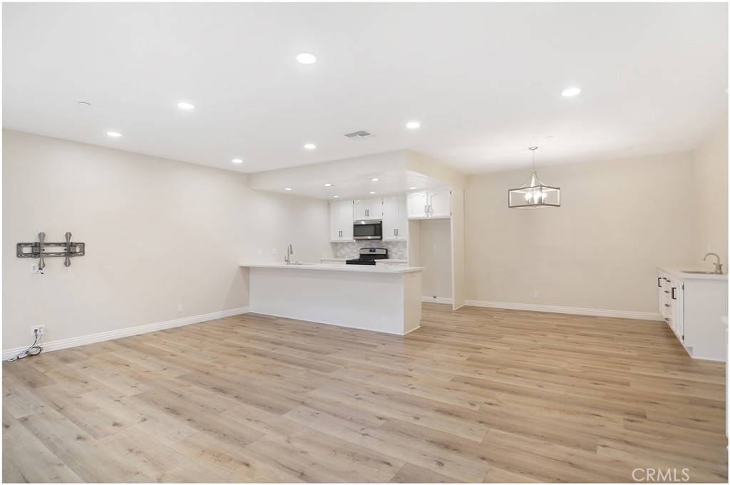 17200 Newhope Property Photo 3