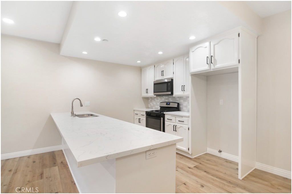 17200 Newhope Property Photo 4