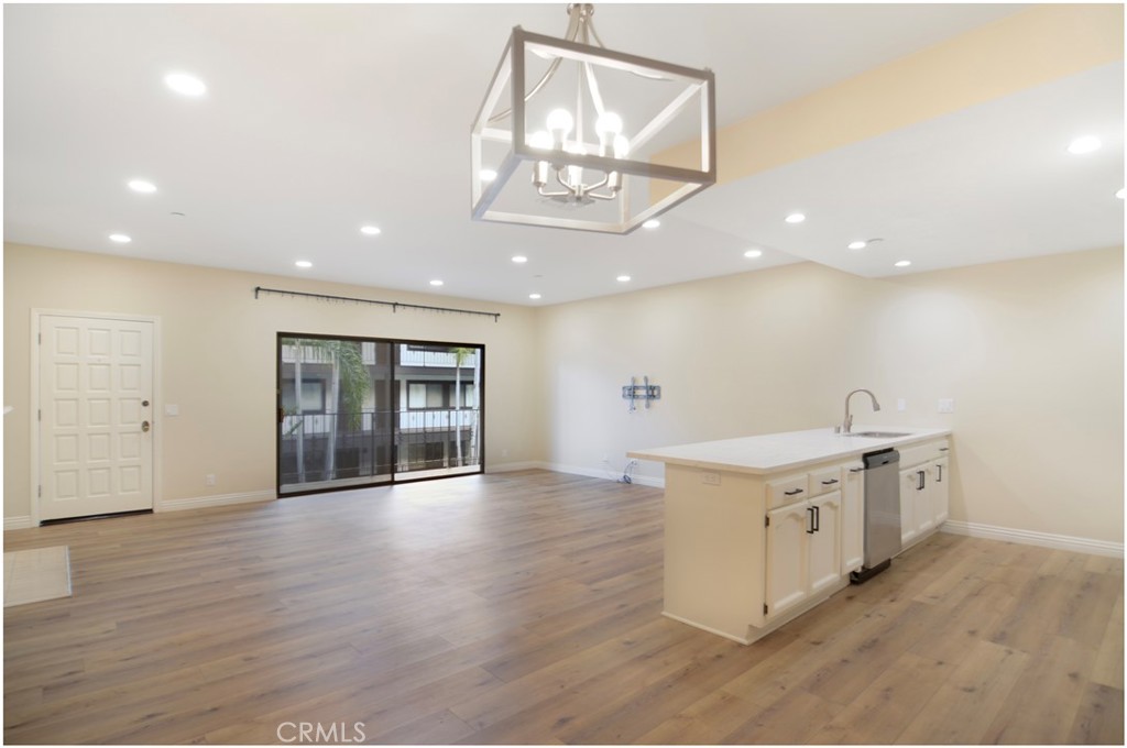 17200 Newhope Property Photo 5