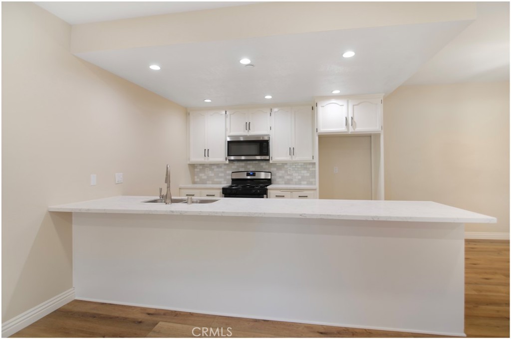 17200 Newhope Property Photo 8
