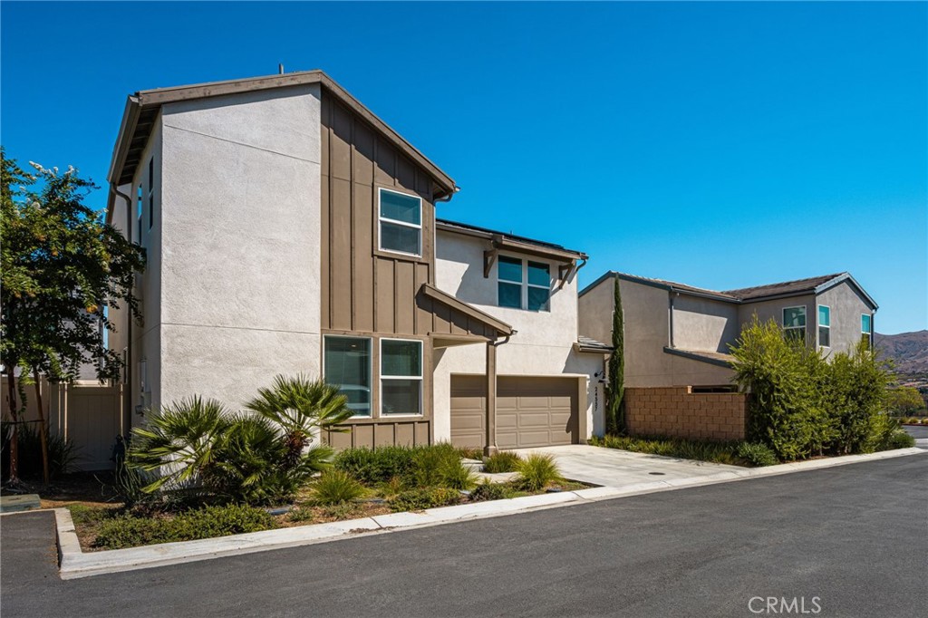 24557 Sonieta Court Property Photo 3