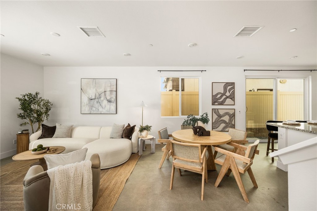 24557 Sonieta Court Property Photo 4
