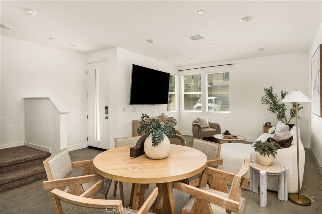 24557 Sonieta Court Property Photo 6