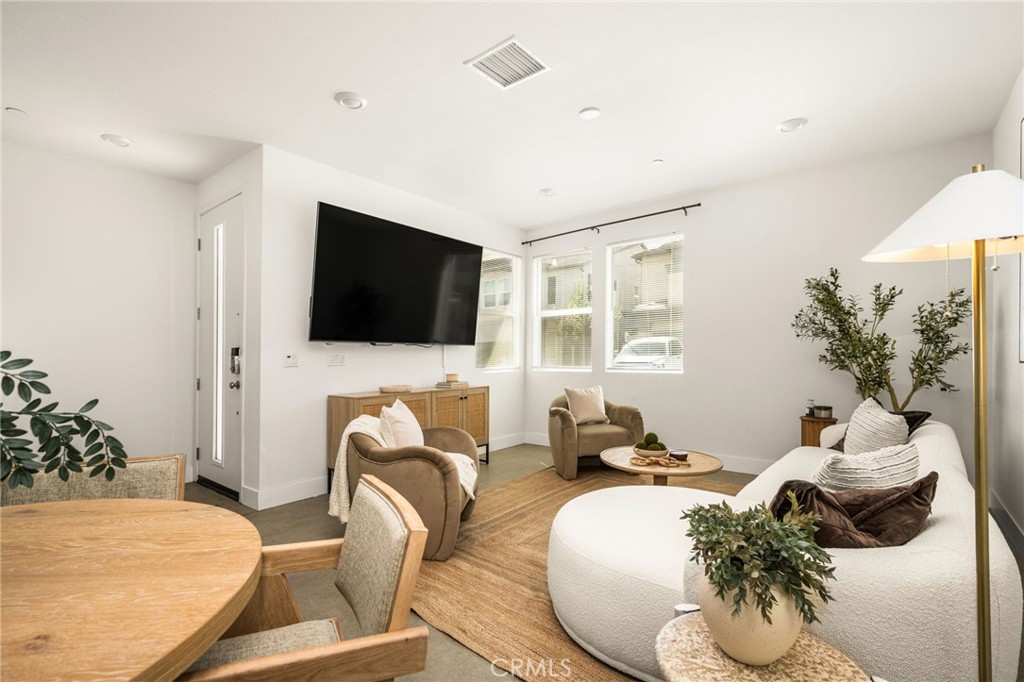 24557 Sonieta Court Property Photo 7