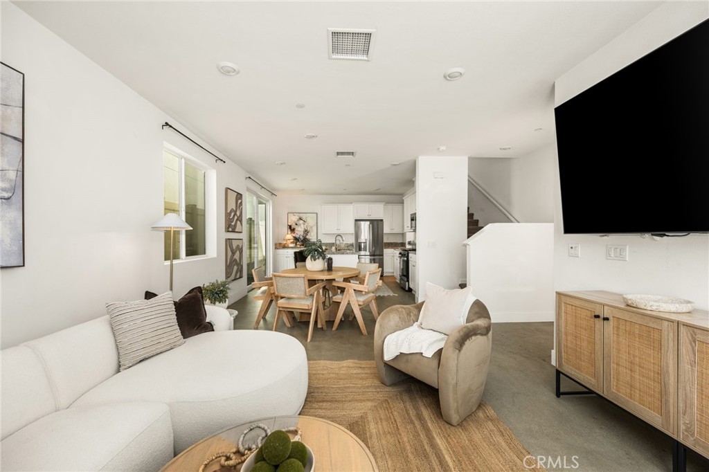 24557 Sonieta Court Property Photo 10