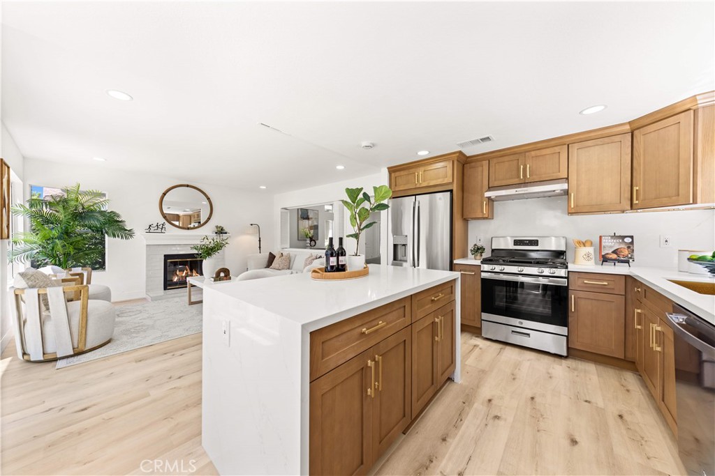 24826 Oxford Property Photo 13