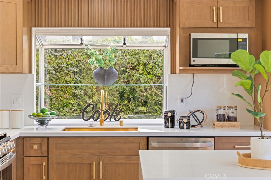 24826 Oxford Property Photo 15