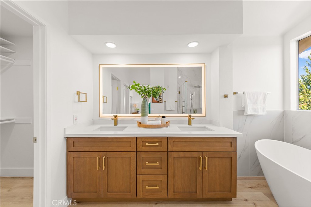 24826 Oxford Property Photo 28