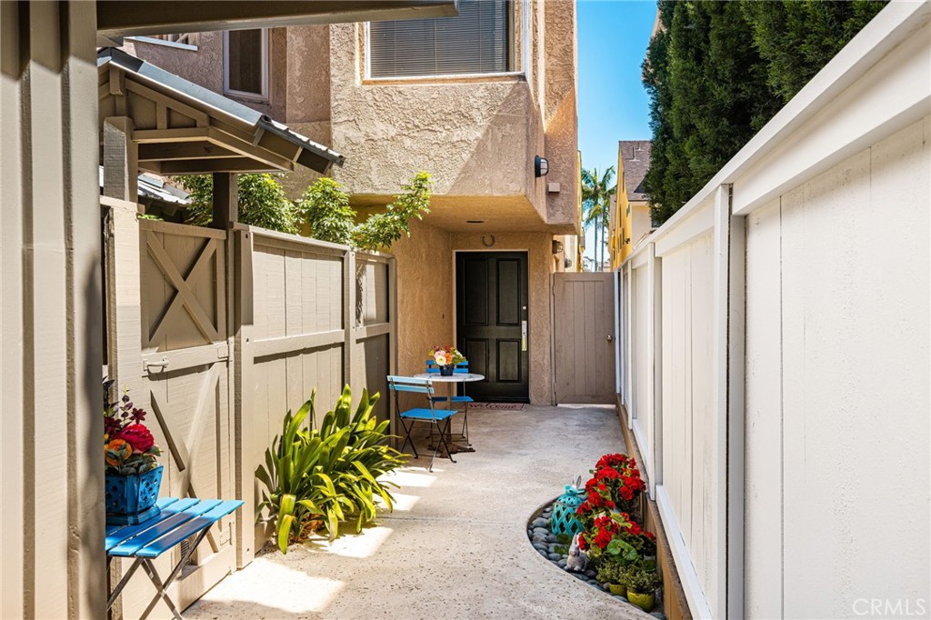 506 1/2 Acacia Property Photo 4