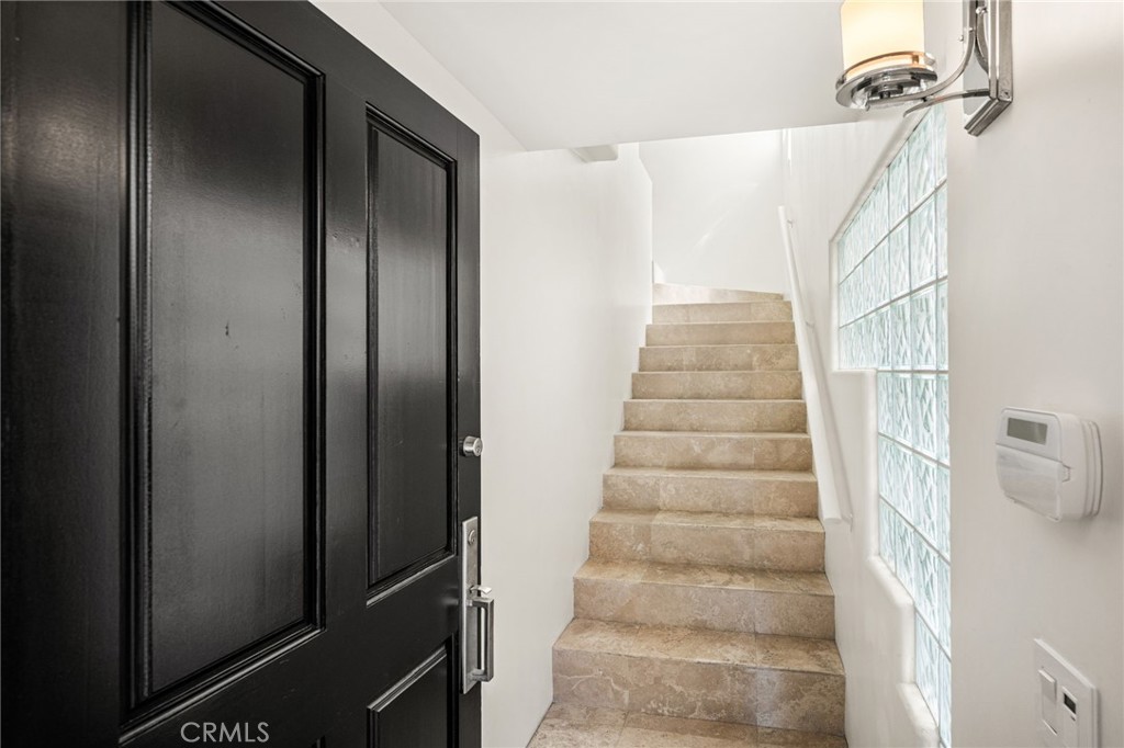 506 1/2 Acacia Property Photo 5