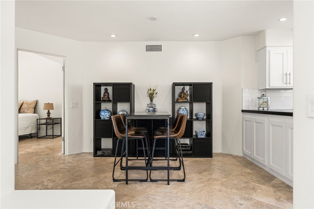 506 1/2 Acacia Property Photo 6
