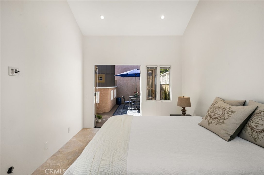 506 1/2 Acacia Property Photo 21