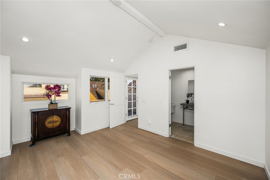506 1/2 Acacia Property Photo 30