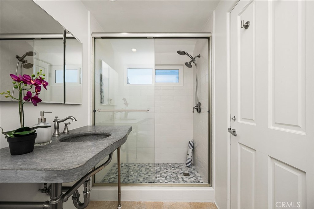 506 1/2 Acacia Property Photo 32