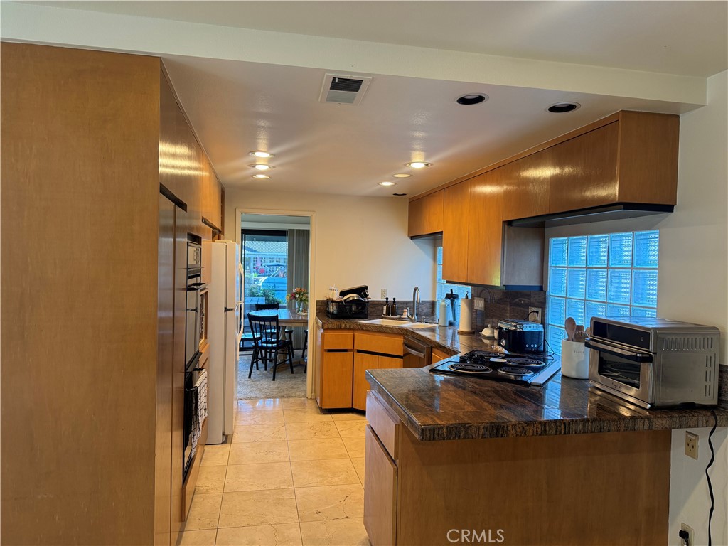 21927 Erie Property Photo 13
