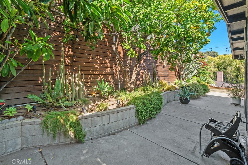 1925 Waterloo Property Photo 6