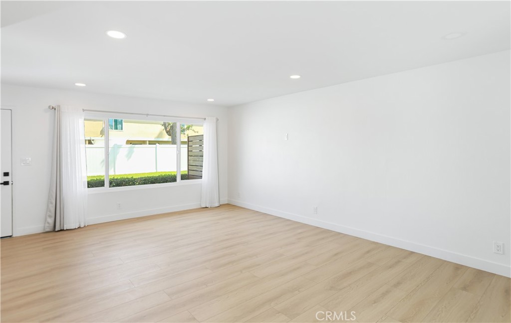 2937 Mendoza C Property Photo 3