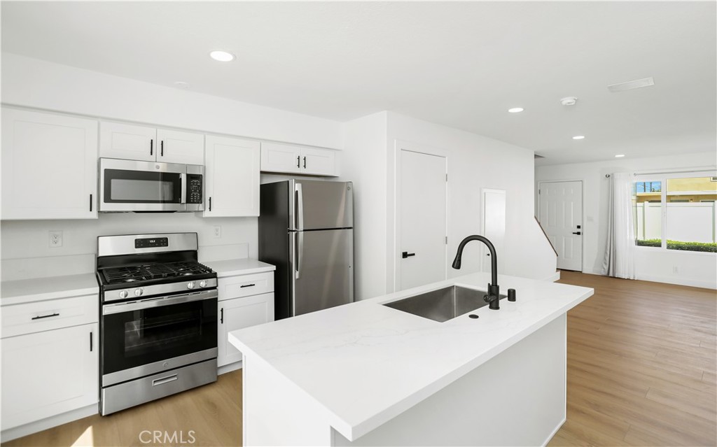 2937 Mendoza C Property Photo 5
