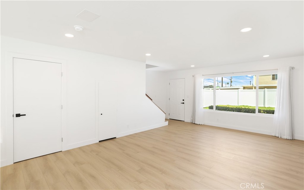 2937 Mendoza C Property Photo 9