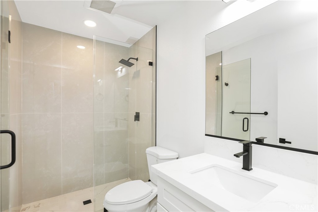 2937 Mendoza C Property Photo 12