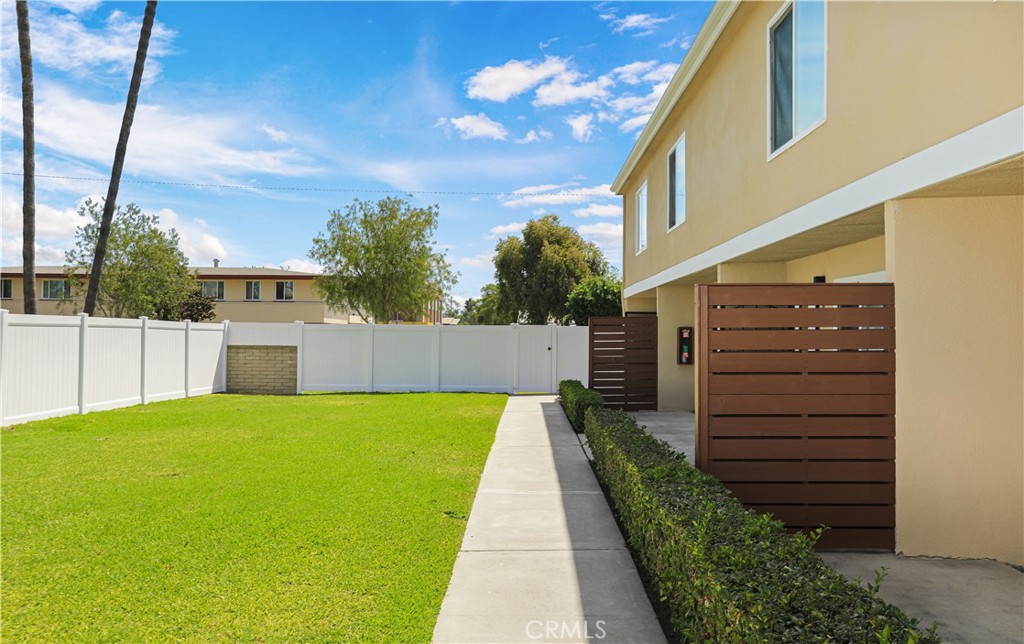 2937 Mendoza C Property Photo 24