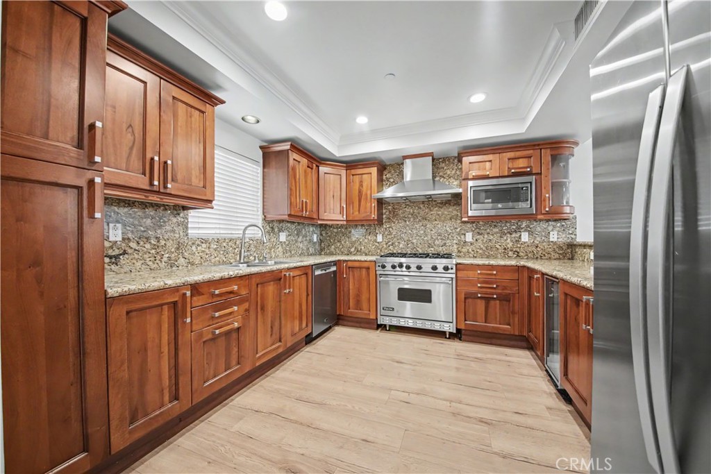 1878 Greenfield Avenue 204 Property Photo 4