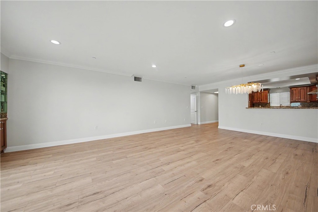 1878 Greenfield Avenue 204 Property Photo 9