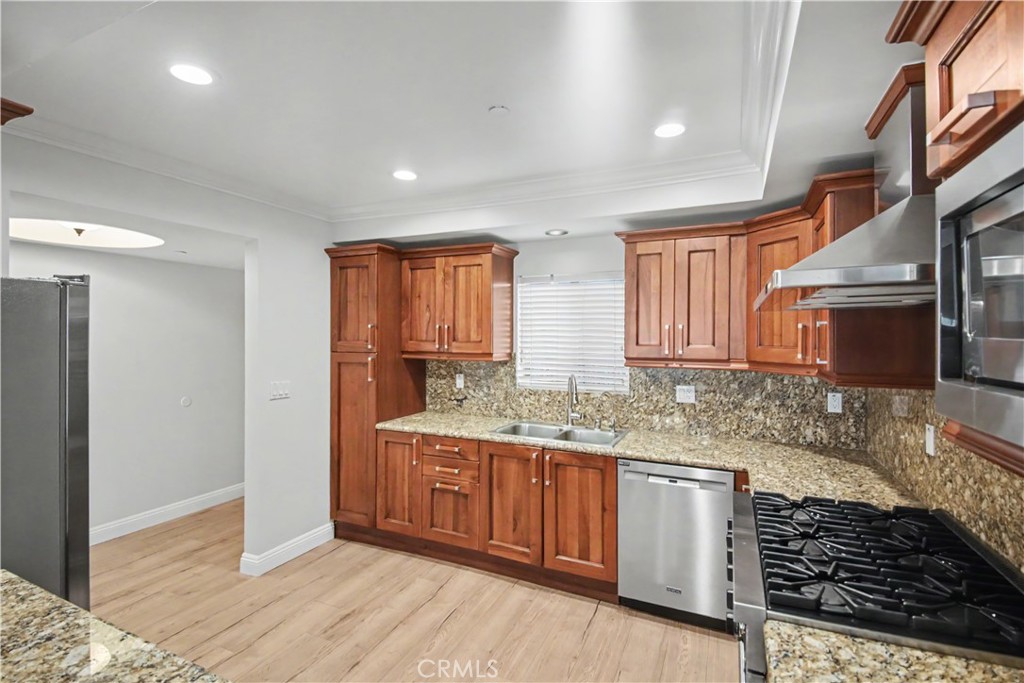 1878 Greenfield Avenue 204 Property Photo 10