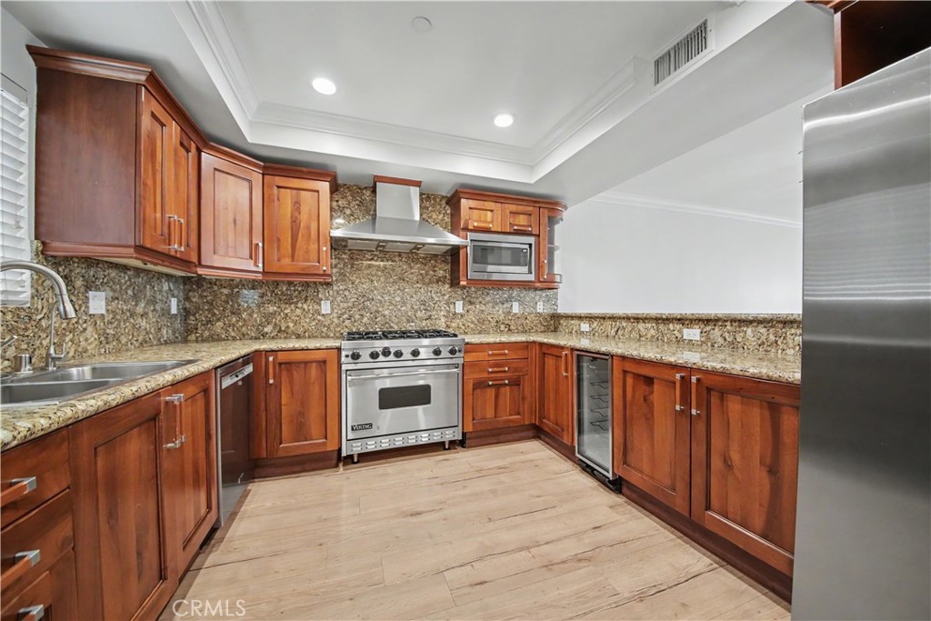 1878 Greenfield Avenue 204 Property Photo 12