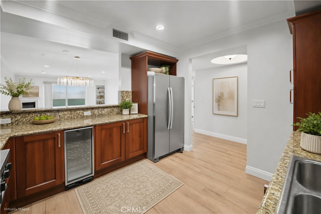 1878 Greenfield Avenue 204 Property Photo 13