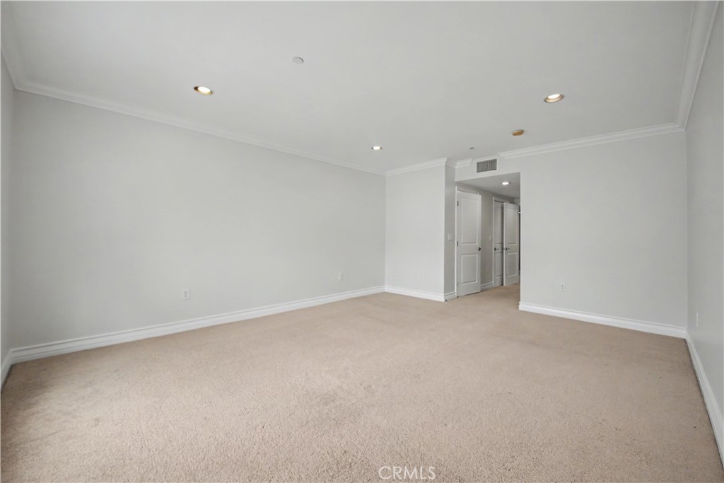 1878 Greenfield Avenue 204 Property Photo 18