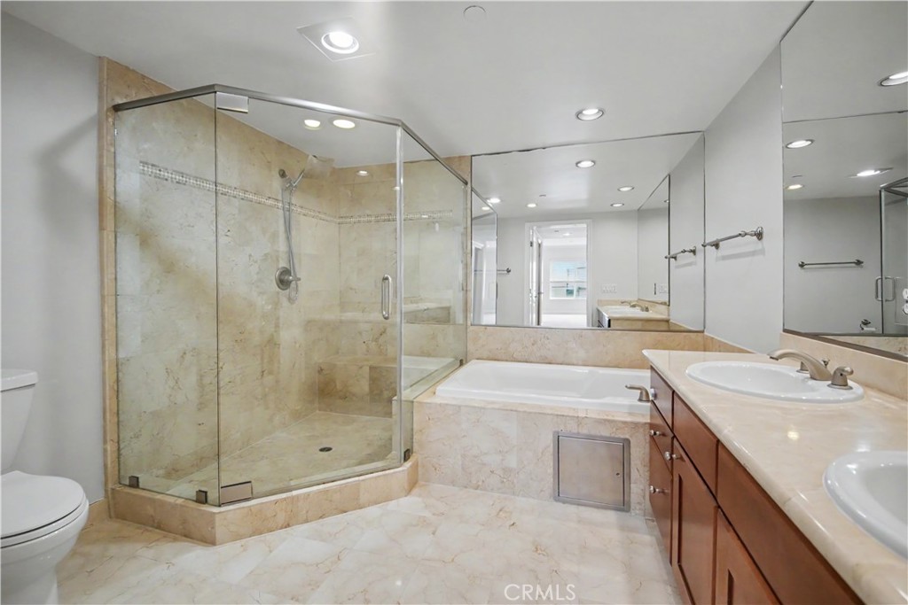 1878 Greenfield Avenue 204 Property Photo 22