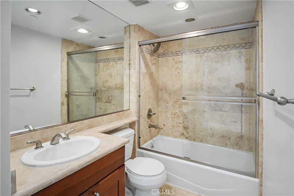 1878 Greenfield Avenue 204 Property Photo 25